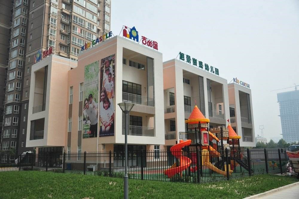 四大核心价值分别是人文,国际,资讯,科技,吉的堡幼儿园于2001年在中国